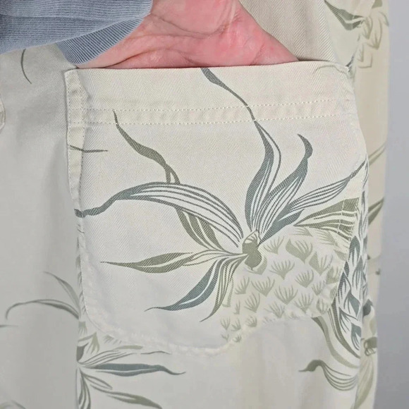 {Tommy Bahama} Men's Tropical 100% Silk Pineapple Print Ripped Collar Polo Shirt - Picture 6 of 12